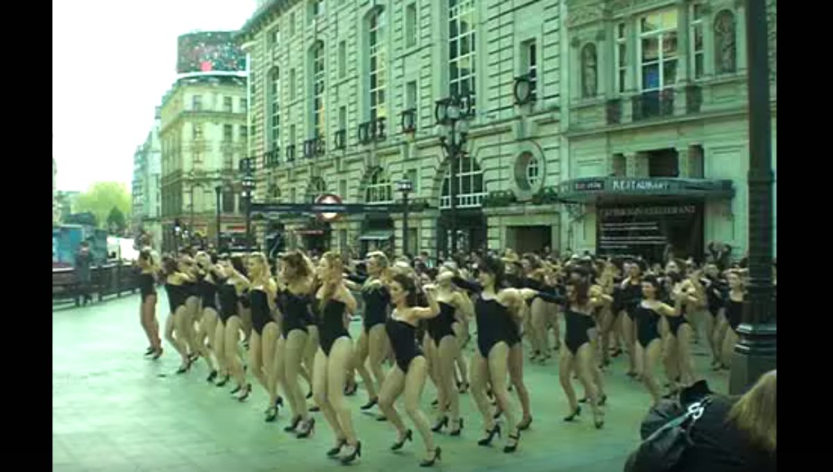 flashmob beyonce single ladies flashmob beyonce single ladies