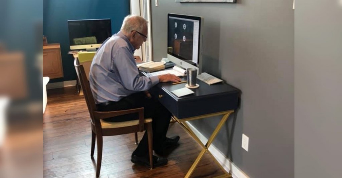 Profesor De 91 Años Da Clases Virtuales Como Todo Un Experto En